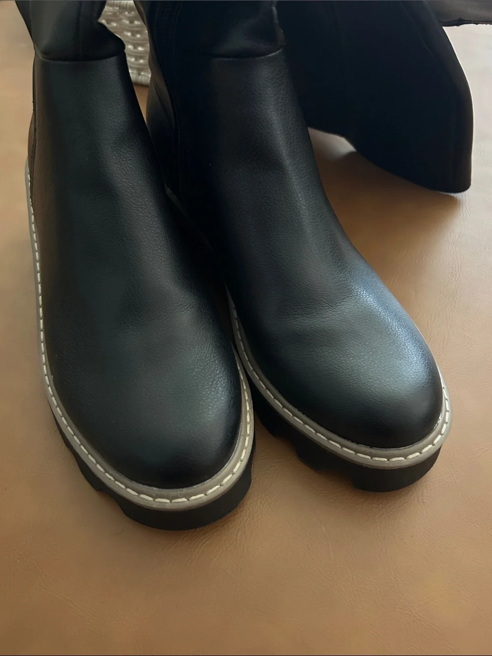 Dolce Vita Voleta Black Chunky Lug Sole Boots Sz 8